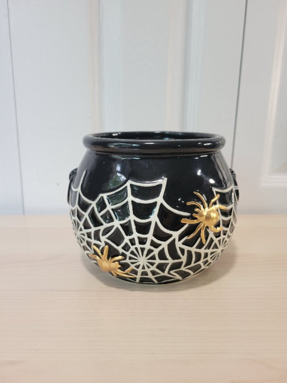 YANKEE CANDLE Halloween Ceramic Black Cauldron Spider Web Candle Bowl Holder NEW